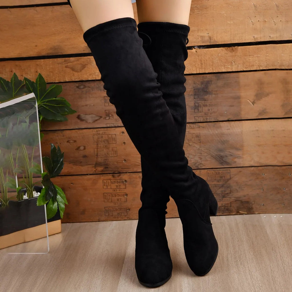 Bota Longa feminina de Camurça Modelo Ajustável