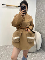 Blusão Feminina de Inverno com Bolsos Toque de Cashmere – (Promoção de Inverno 2026)