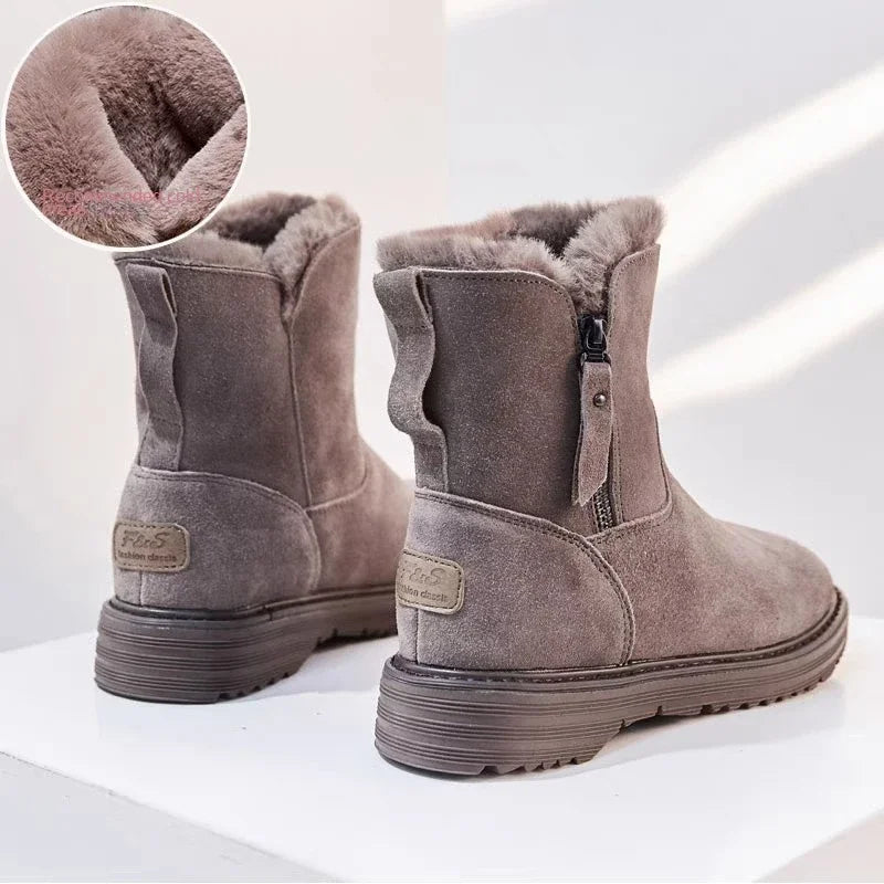 Bota Feminina Cano Curto em Camurça com Forro Solado Confortável – (Promoção de Inverno 2026)