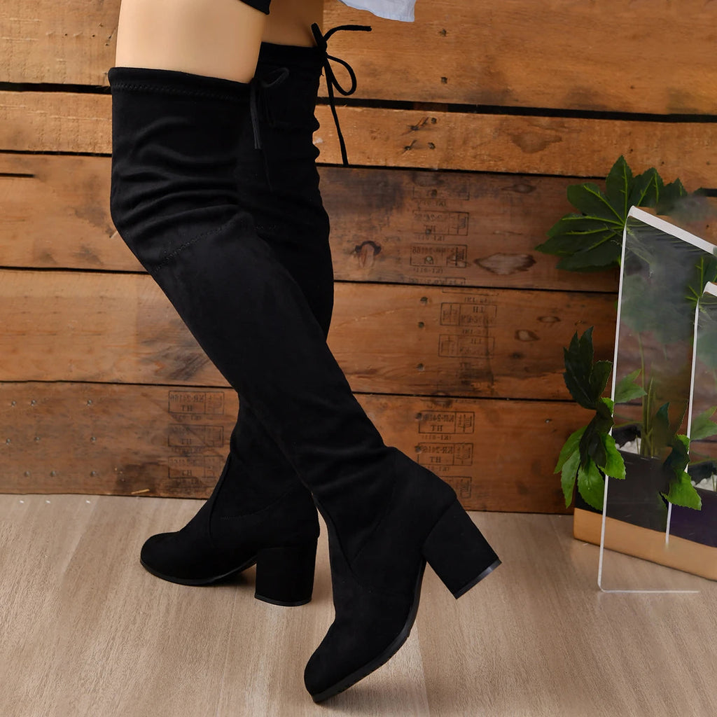 Bota Longa feminina de Camurça Modelo Ajustável