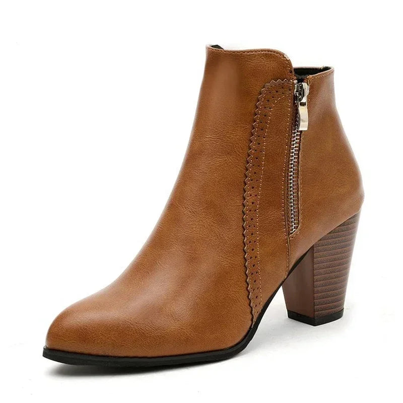 Bota de Couro Casual Clássica com Salto